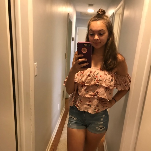 Meet your Posher, Alyssia - Picture 1 of 1